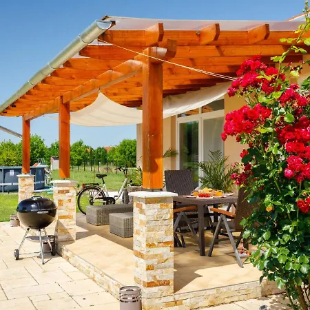 Paola By Interhome 別荘